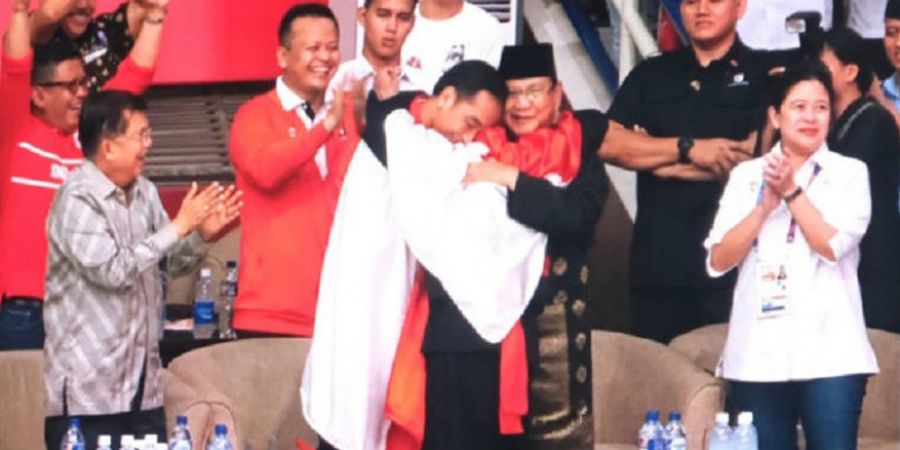 Ini Cerita Sebenarnya dari Momen Haru Perayaan Medali Emas Hanifan Yudani Kusumah yang Peluk Jokowi dan Prabowo