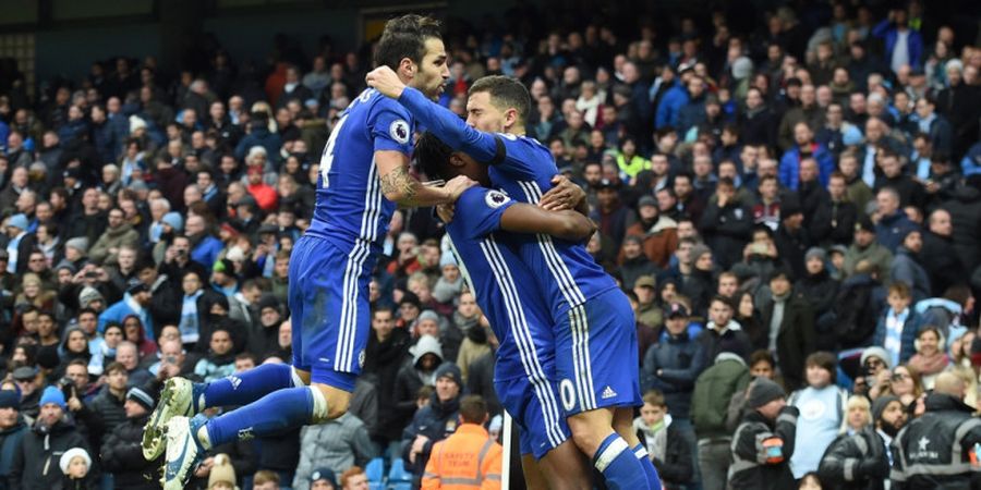 Kembali Bertanding untuk Chelsea, Eden Hazard Bergembira bersama Didier Drogba