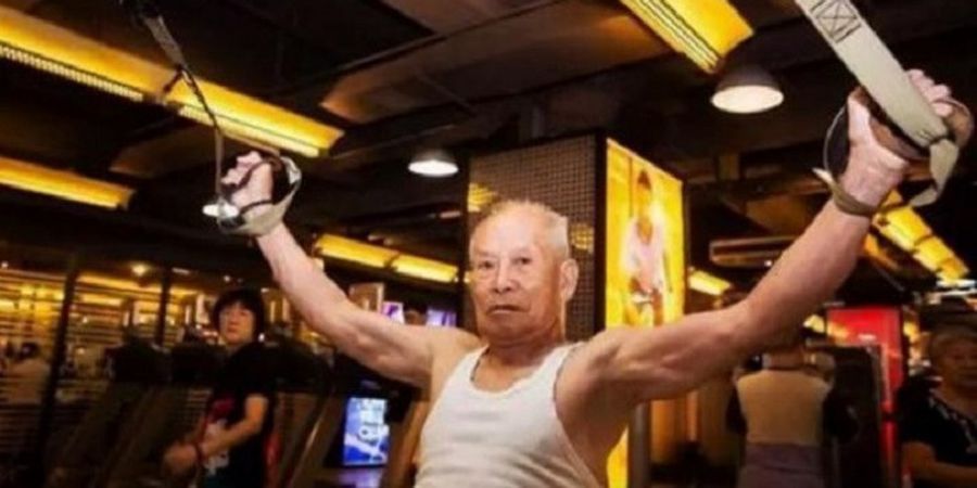 Gila! Kakek 93 Tahun Ini Mampu Lahap Paket Latihan di Gym