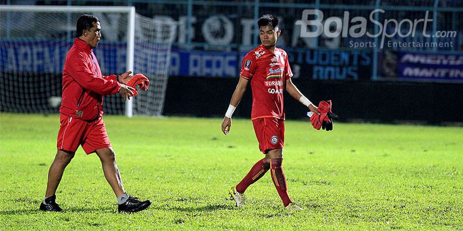 Penampilan Anak Asuhnya Dikritik, Ini Komentar Pelatih Kiper Arema FC