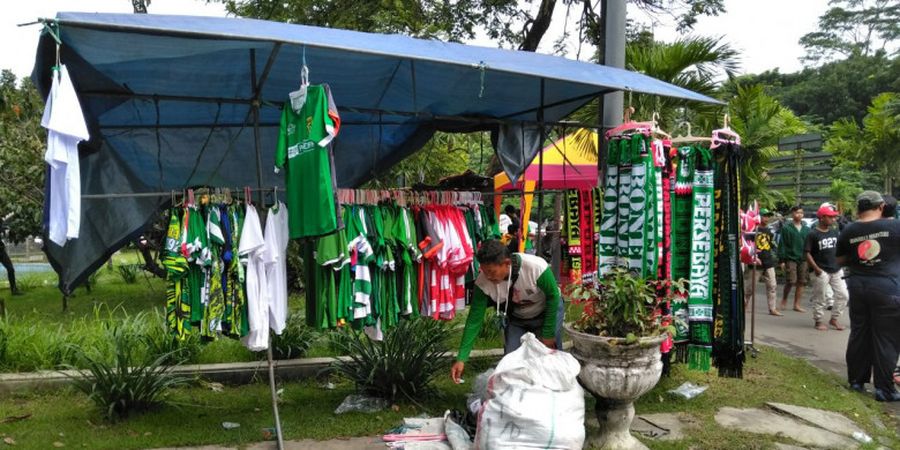 Piala Presiden 2018 Jadi Pintu Pedagang Asongan Raih Rezeki