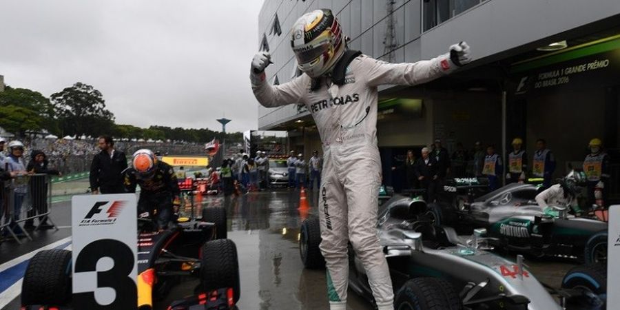 Finis Pertama pada GP Brasil, Hamilton Jaga Peluang Raih Gelar Juara Dunia