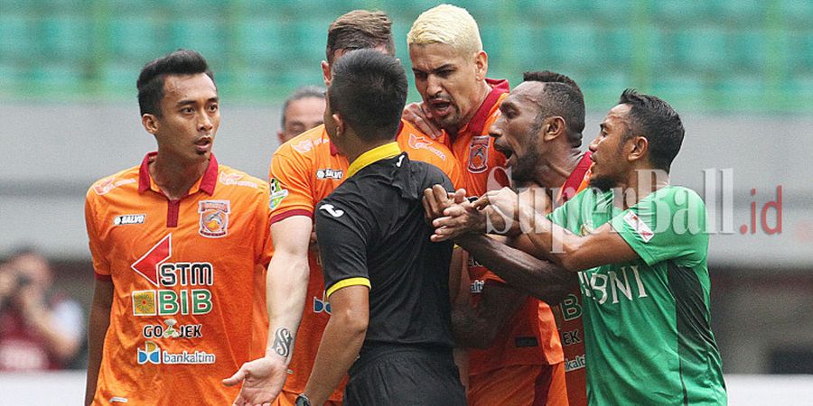 Dikalahkan Bhayangkara FC, Pemain Borneo FC Nilai Wasit Aneh