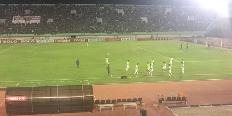 Persis Vs Timnas U-19 - Blunder Kiper Persib Bandung Bikin Timnas Tertinggal Satu Gol di Babak Pertama