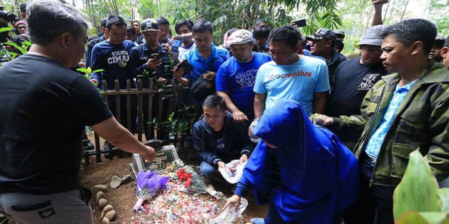 VPC Rayakan Ulang Tahun Perak, Bobotoh Kunjungi Makam Sang Panglima