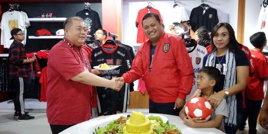 Wabup Gianyar Resmikan 'Merchandise Store' Bali United