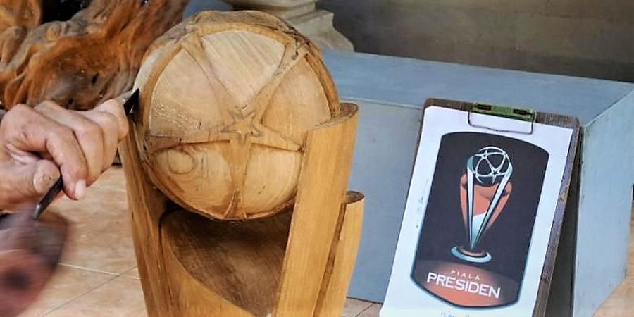 Trofi Piala Presiden 2022 Terbang ke Malang Naik Pesawat Pribadi Presiden Arema FC