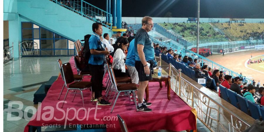 Arema FC Vs PSM Makassar - Pesan Robert Rene Alberts untuk PSM Makassar dari Atas Tribun Kanjuruhan