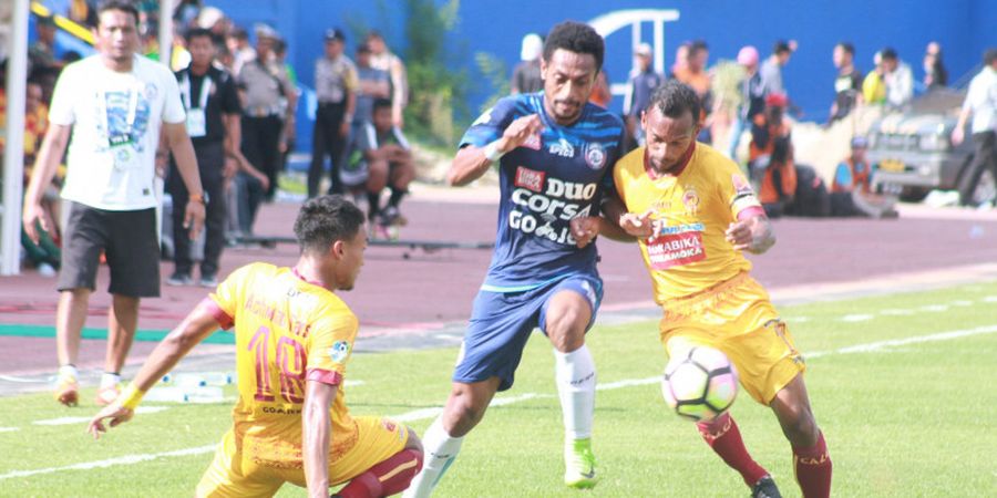 Insiden Cukup Fatal Dialami Bek Arema FC Saat Hadapi Sriwijaya FC, Ini Videonya