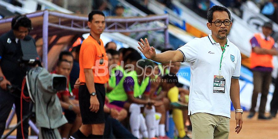 Meski Sulit, Aji Santoso Optimistis Persela Dapat Tekuk Sriwijaya FC