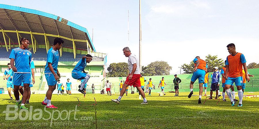 Suara Ledakan Kejutkan Latihan Arema FC di Satdion Gajayana