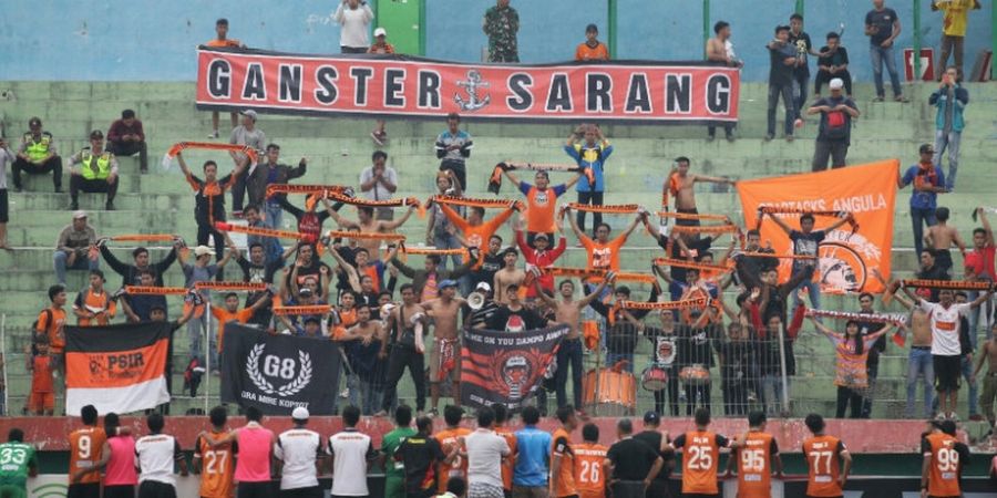 PSIR Rembang Vs Persis Solo - Munculnya Suporter pada Pertengahan Babak Pertama