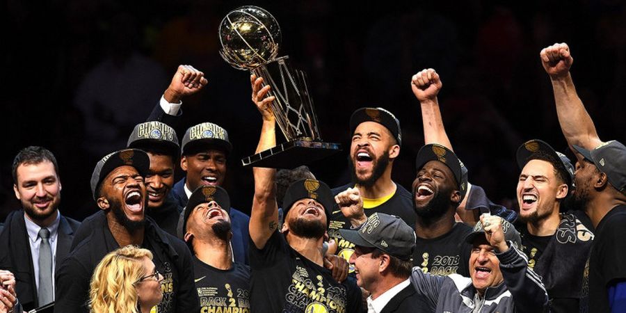 Kegembiraan Skuat Golden State Warriors Saat Menggelar Parade Juara NBA 2018