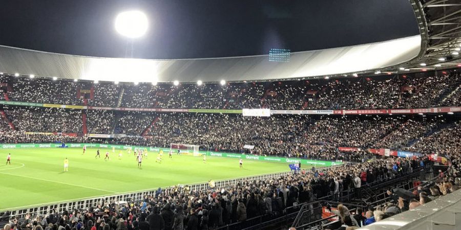 VIDEO - Dukungan Mengharukan Suporter Feyenoord kepada Kiper yang Kehilangan Putranya