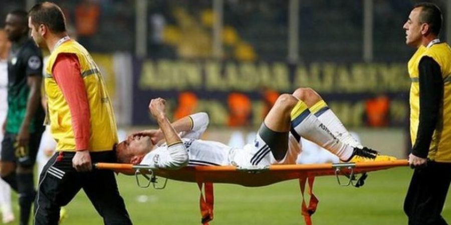 Kondisi Terkini dari Kelopak Mata Van Persie yang Robek