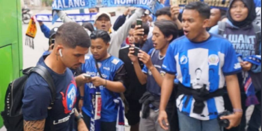 PS Tira Vs Arema FC - Singo Edan Disambut Hangat oleh Suporter di Yogyakarta