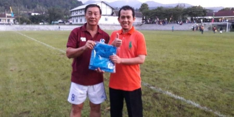 Tim Sepak Bola Veteran dari Bali Pesta Gol di Karanganyar