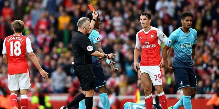 Granit Xhaka, Kartu Merah dan Ditangkap Polisi