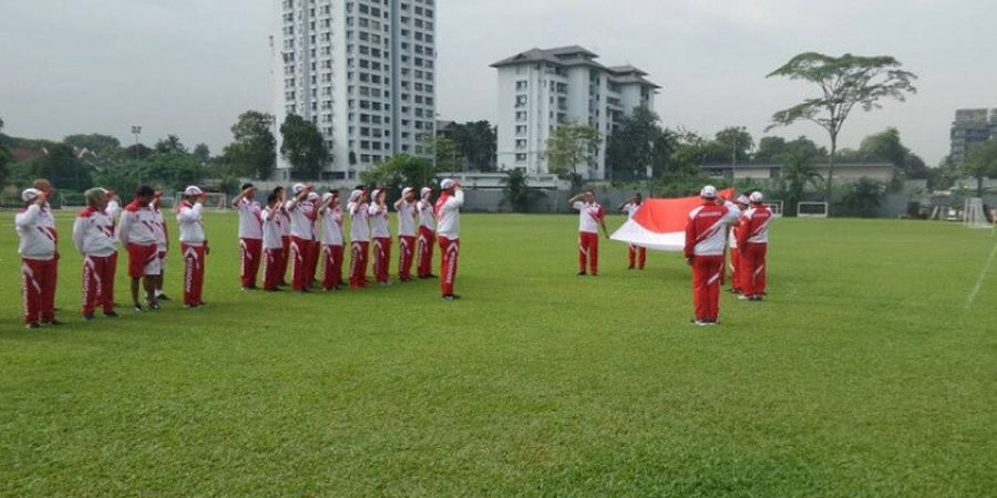 Peringati Kemerdekaan Indonesia, Ezra Walian Jadi Petugas Pembawa Bendera