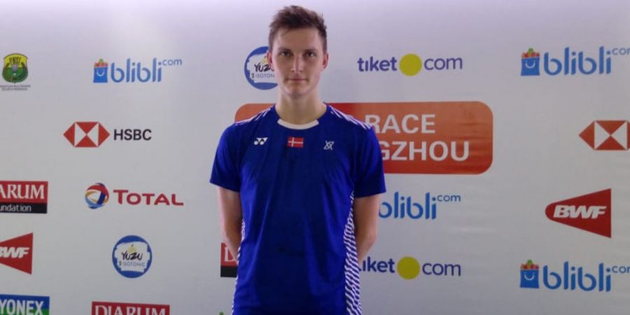 Usai Indonesia Open 2018, Viktor Axelsen Tiba-tiba Unggah Foto Bersama Wanita Indonesia