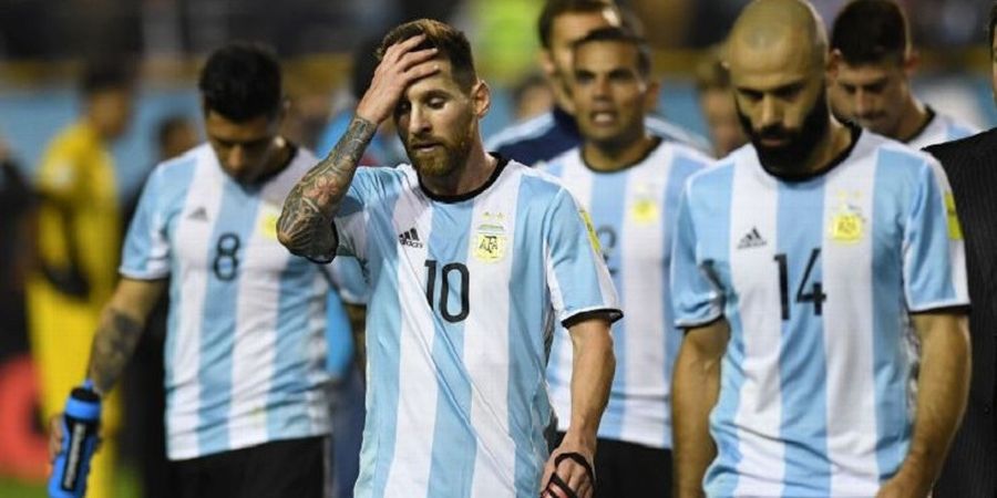 VIDEO - Lionel Messi Tinggalkan Ruang Ganti dengan Miris, Inilah Hitungan Peluang Argentina ke Piala Dunia 2018