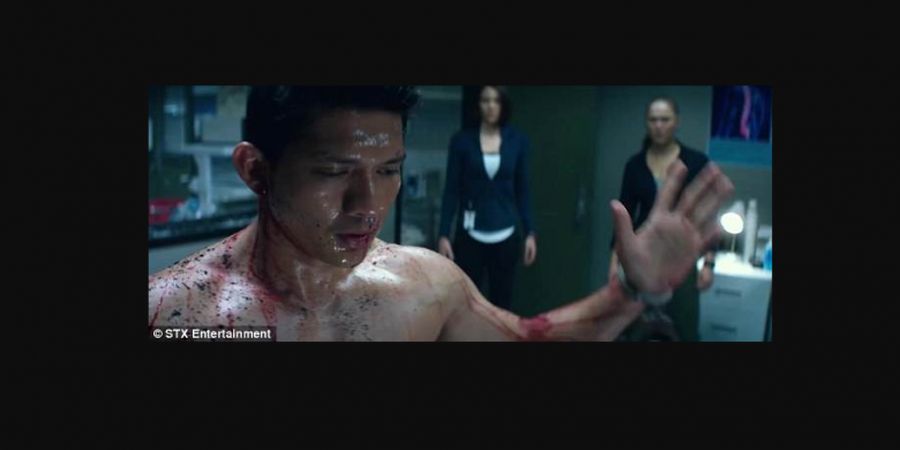 Begini Cara Iko Uwais Ajari Bintang Mile 22 Bela Diri