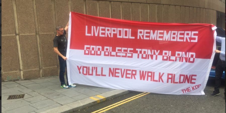 Liverpool Hadirkan Kembali Spanduk Tony Bland yang Hilang 