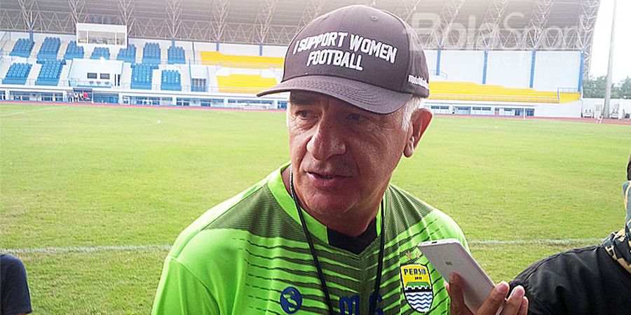 Pelatih Persib Ogah Terkecoh dengan Absennya Dua Pemain Andalan Persipura