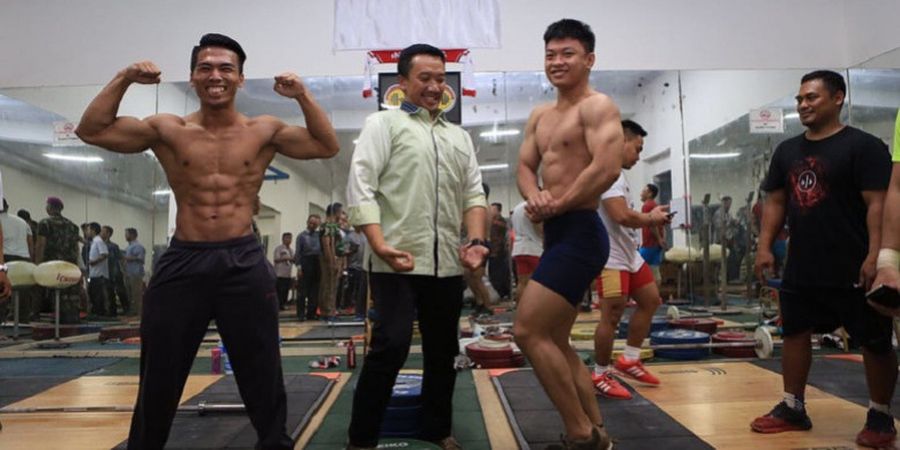 Menpora Imam Nahrawi Pose bersama Atlet Angkat Berat, Triawan Munaf Beri Komentar Bernada Peringatan