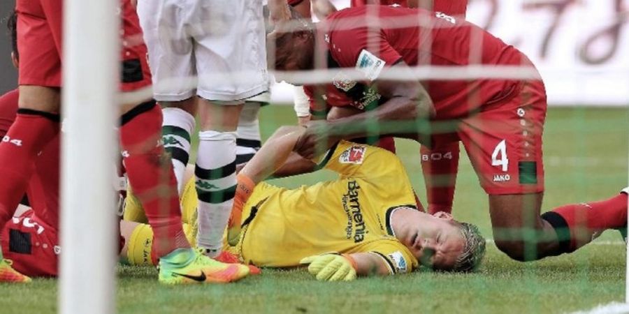 Kiper Leverkusen Buka Suara Setelah Pingsan di Lapangan 