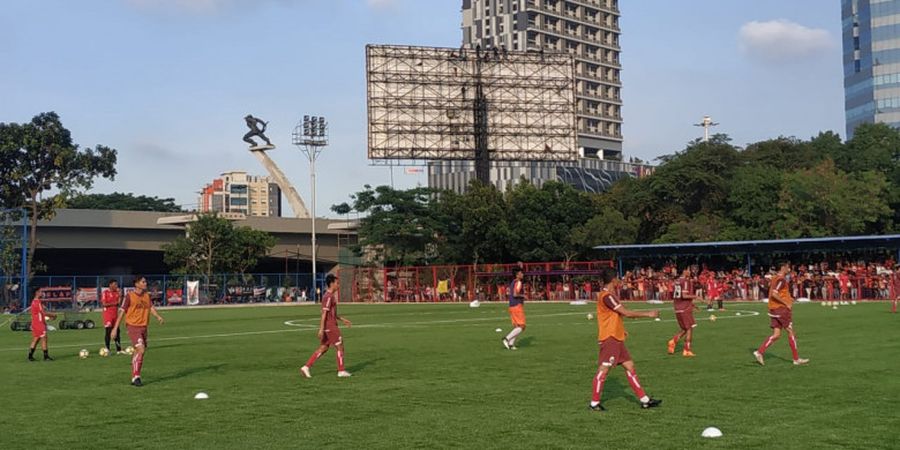 Patung Dirgantara Jadi Pemandangan Baru Saat Persija Latihan 