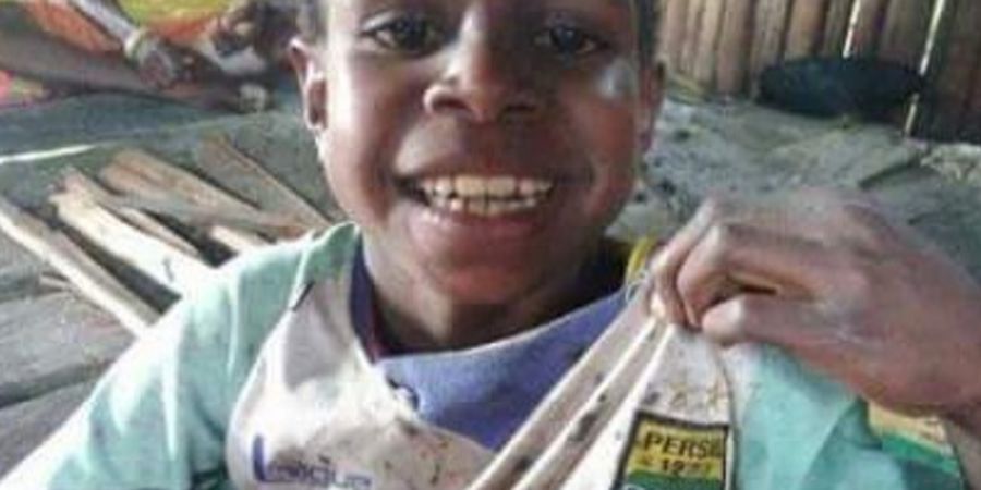 Masih Ingat Anak Papua Pakai Jersey Persib? Kim Kurniawan Unggah Foto Terbaru Yanuarius