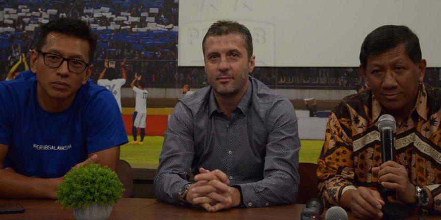 Kutukan Persib Bandung Tak Gentarkan Semangat Juara Miljan Radovic