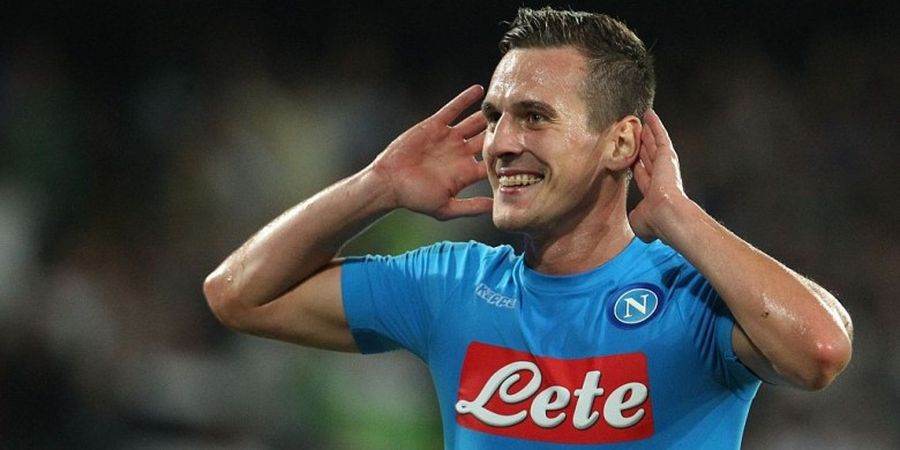 Arkadiusz Milik, Obat Mujarab Napoli yang Bisa Bikin Pusing