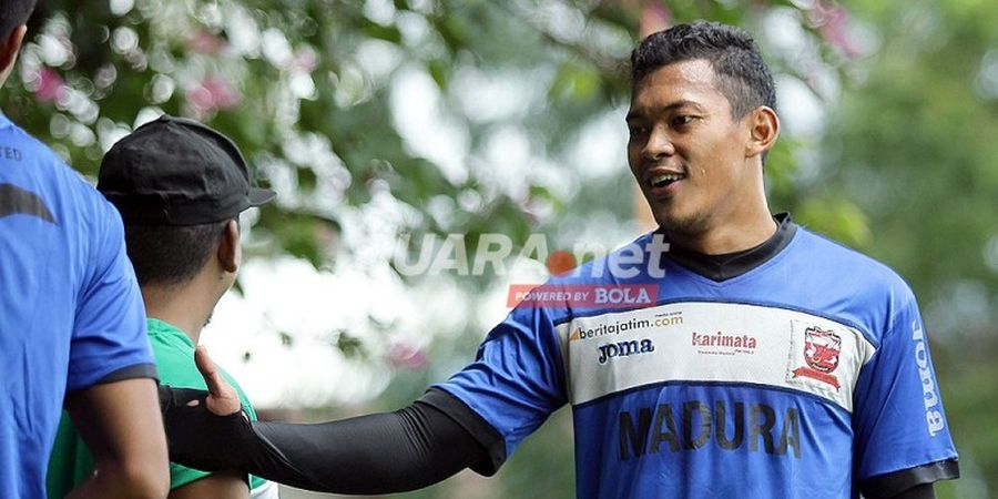 Nomor Punggung Pemberian Ibu Antar Joko Ribowo ke Mitra Kukar