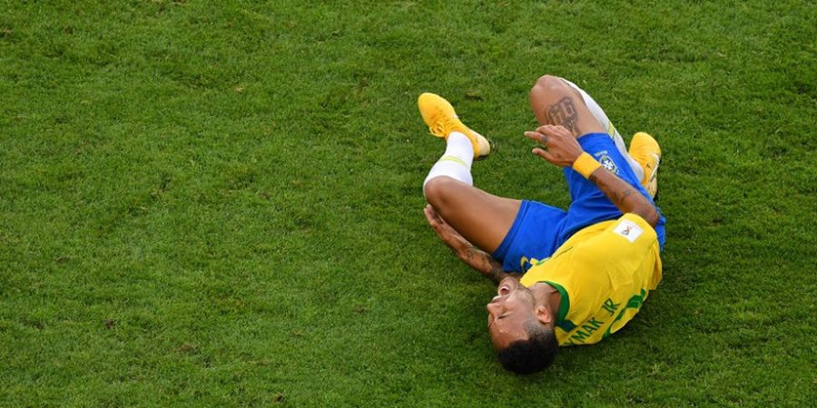 Waduh! Neymar Malah Ajari Anak-anak Tirukan Aksi Diving