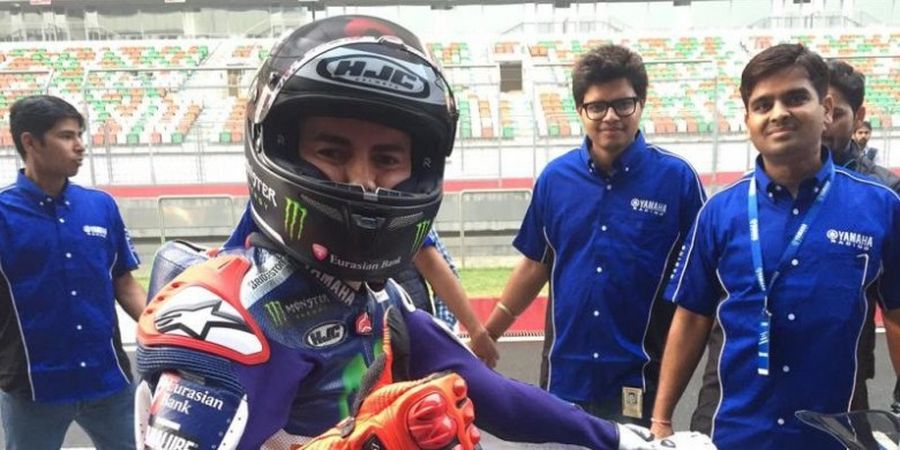 Jorge Lorenzo, Misi Kemanusiaan dan Balapan Santai di India