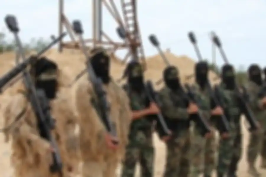 Sniper Hamas bersenjata senapan Sayad-2