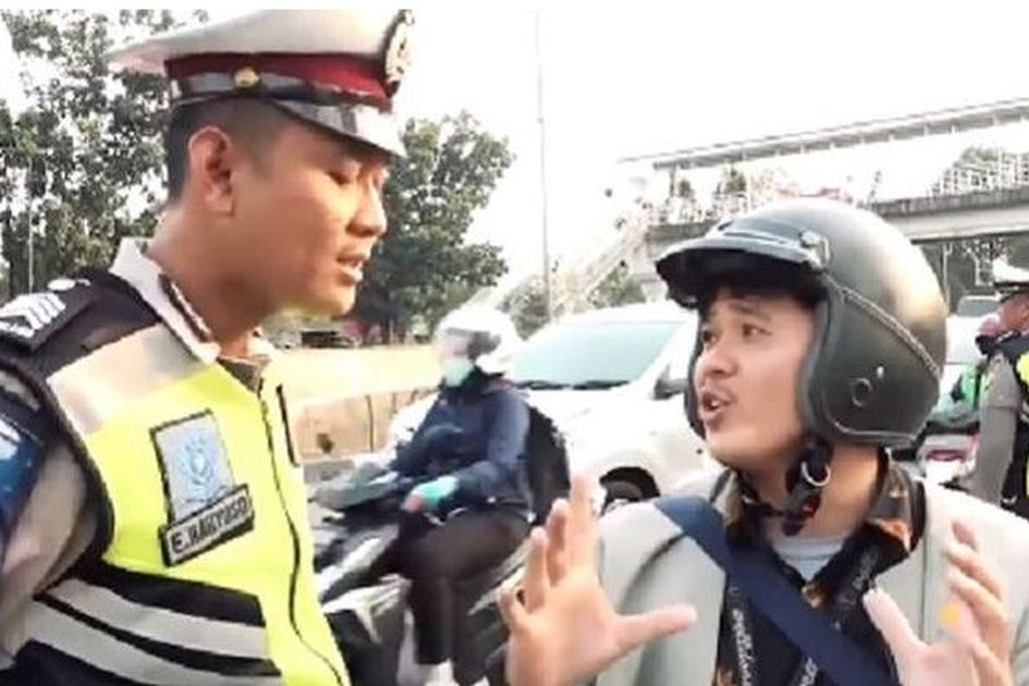 Pemotor Minta Lihat Surat Tugas Polisi Saat Ditilang Ini Aturan Dan Penjelasannya
