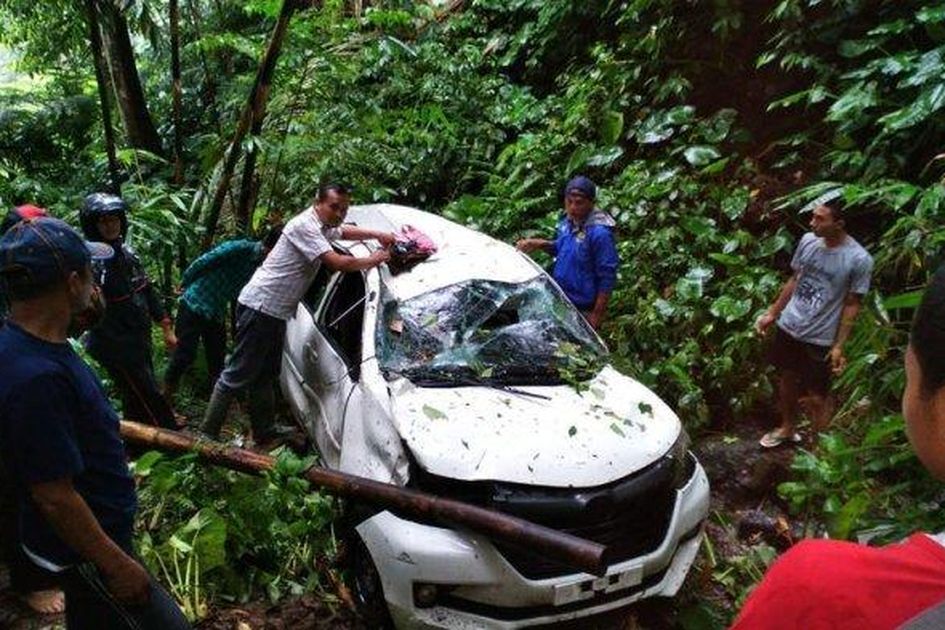 Sebuah Mobil Di Cianjur Jatuh Ke Jurang Saat Bawa 9 Penumpang, Bocah 10  Tahun Meninggal Karena