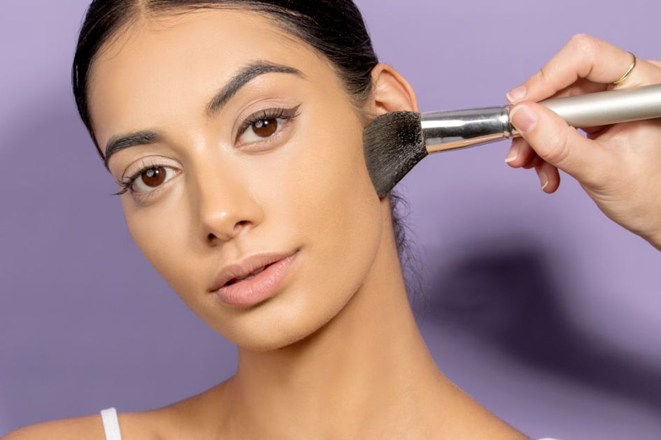 Punya Wajah Berminyak 3 Trik Ini Bikin Makeup Lebih Tahan Lama Dan Anti Luntur Punya Wajah Berminyak 3 Trik Ini Bikin Makeup Lebih Tahan Lama Dan Anti Luntur