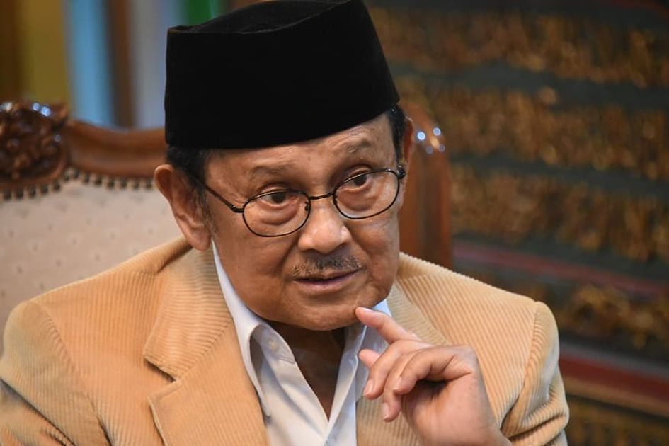 Punya Kecerdasan Melebihi Albert Einstein Bj Habibie Jadi Orang Jenius Pertama Yang Cetuskan Rumus Faktor Habibie Hingga Disanjung Dunia