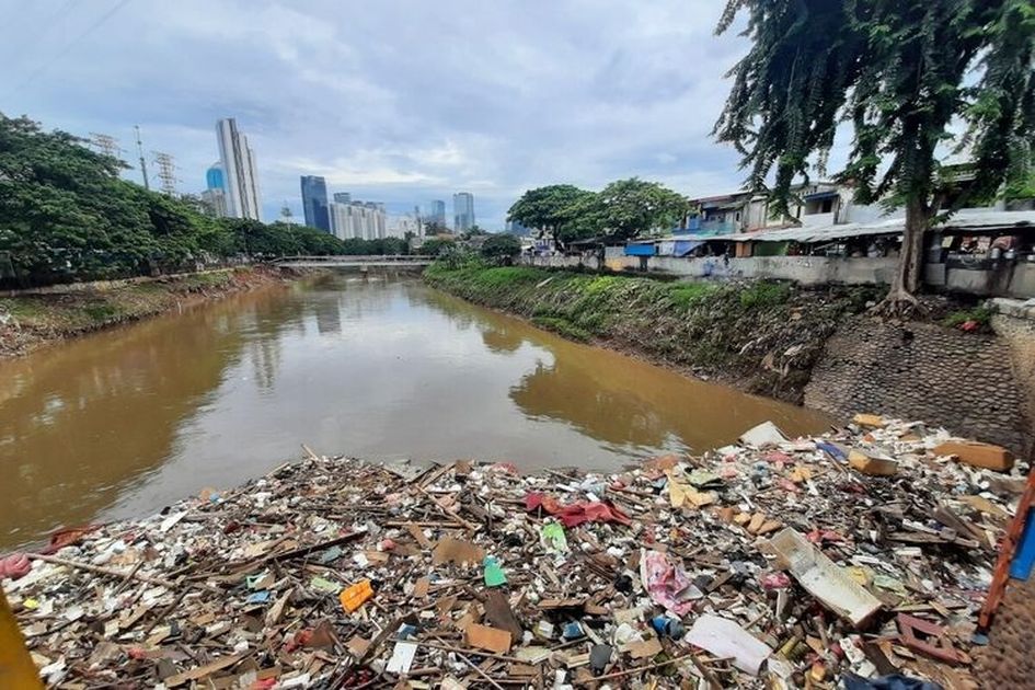 Dinas Lingkungan Hidup Sebut Ada 100 Ribu Ton Lebih Sampah 50 Persennya Sisa Banjir
