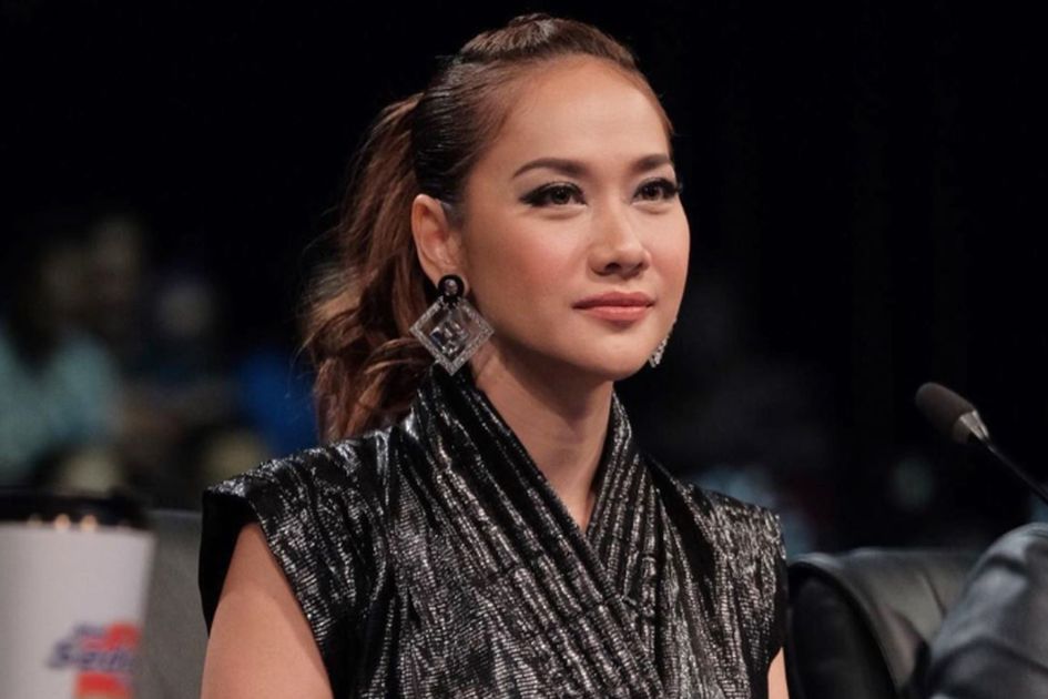 Tampil Cantik Dengan Balutan Mukena Bunga Citra Lestari Masih Tak Bisa Tutupi Wajah Sedihnya Tampil Cantik Dengan Balutan Mukena Bunga Citra Lestari Masih Tak Bisa Tutupi Wajah Sedihnya