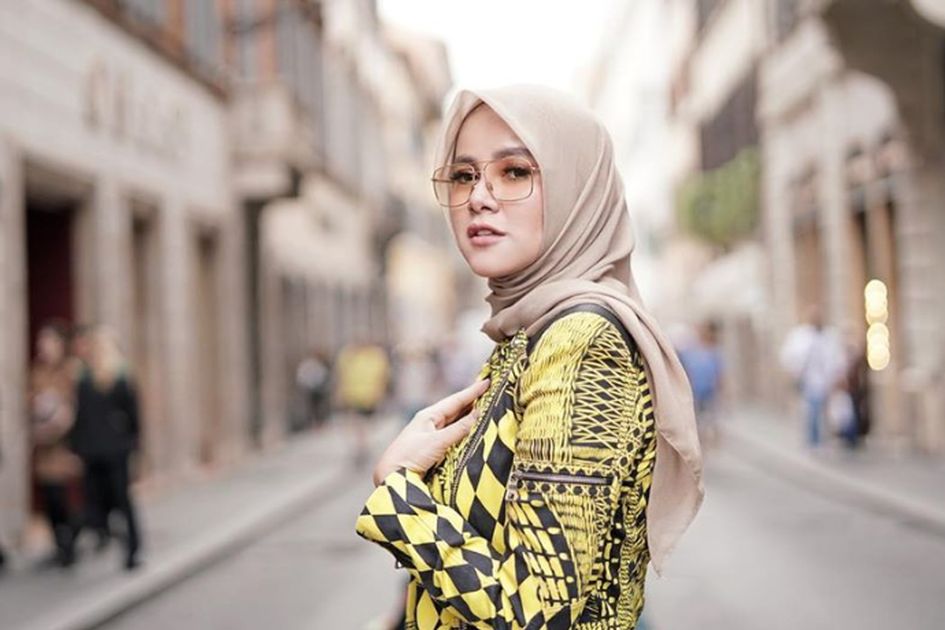 Selalu Tampil Stylish Dengan Badan Ramping Dan Kaki Jenjang Intip Gaya Fashion Olla Ramlan Saat Mengenakan Heels Stiletto Tinggi Selalu Tampil Stylish Dengan Badan Ramping Dan Kaki Jenjang Intip Gaya Fashion Olla Ramlan Saat Mengenakan Heels Stiletto Tinggi