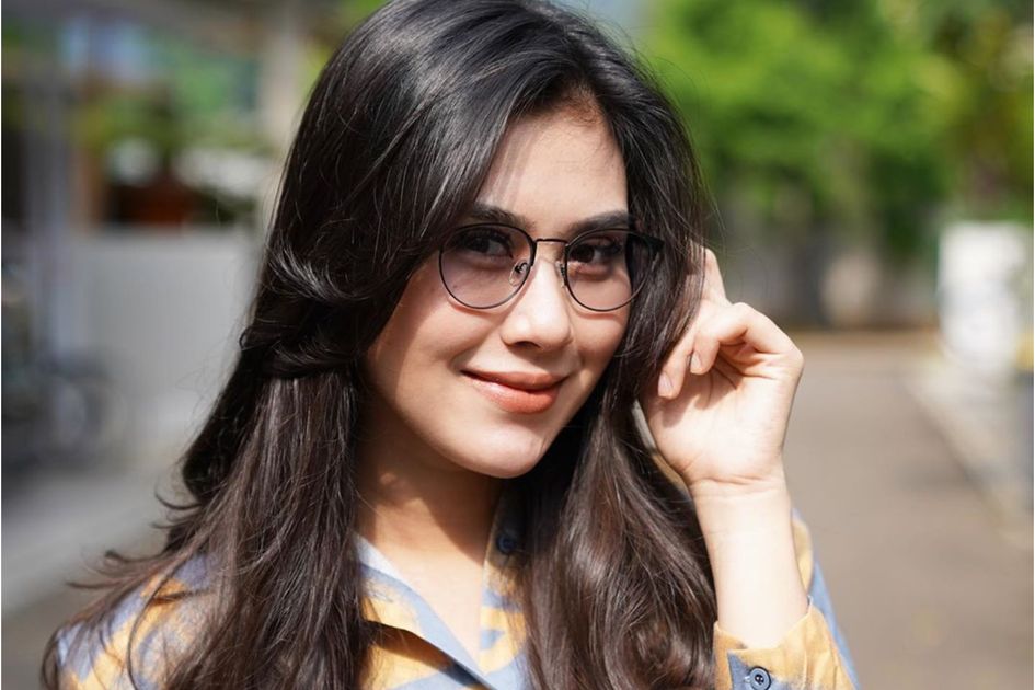 Narsis Foto Selfie Sendirian Tanpa Suami Dan Bayi Kembarnya Syahnaz Sadiqah Malah Disebut Netizen Mirip Ayu Narsis Foto Selfie Sendirian Tanpa Suami Dan Bayi Kembarnya Syahnaz Sadiqah Malah Disebut Netizen Mirip Ayu