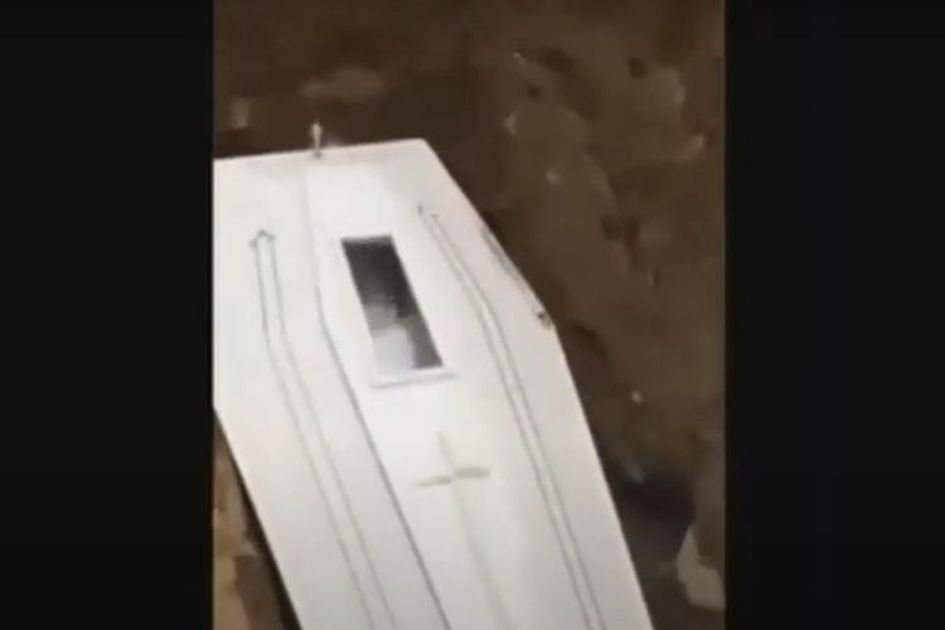 Tersebar Video Mayat Melambaikan Tangan Melalui Kaca Bening Peti Mati Media Asing Sebut Kejadian Di Manado