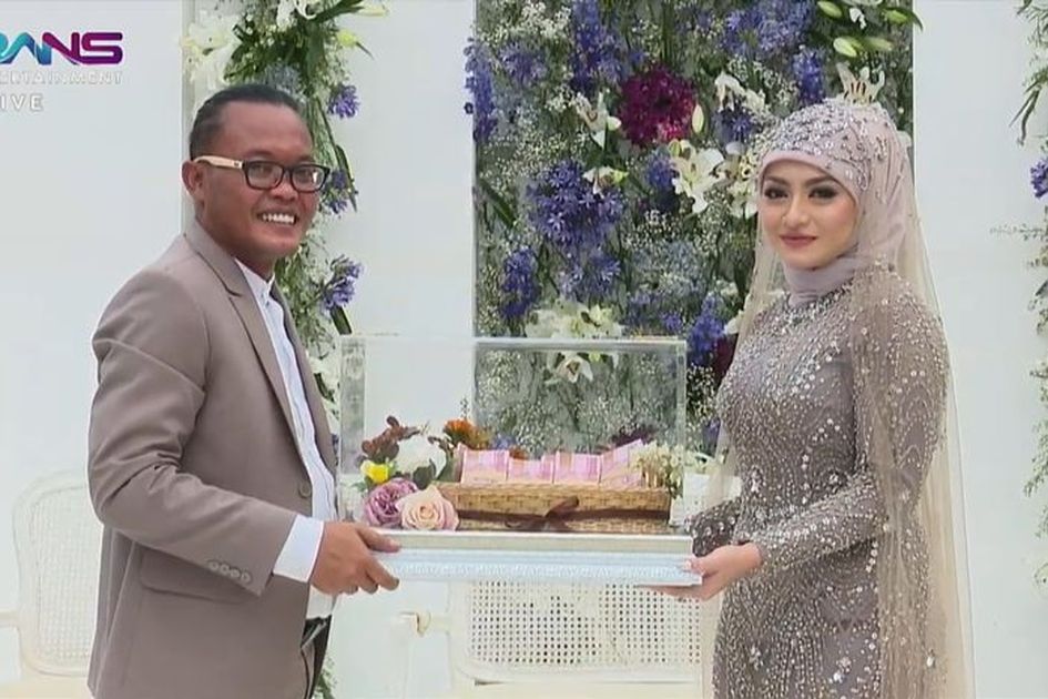 Detik Detik Menegangkan Saat Sule Lantangkan Ijab Kabul Di Hadapan Penghulu Sang Komedian Tak Henti Senyam Senyum Pandangi Nathalie Holscher