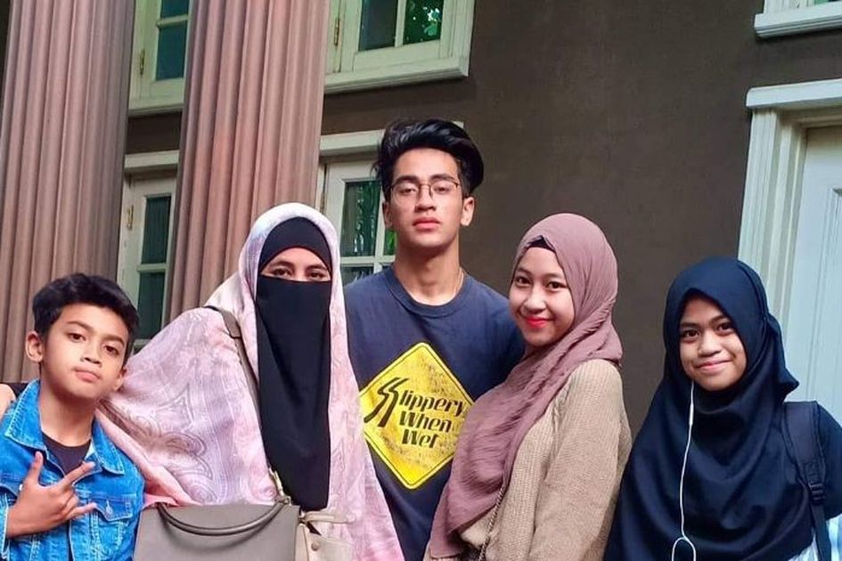 15++ Umi pipik waktu muda information