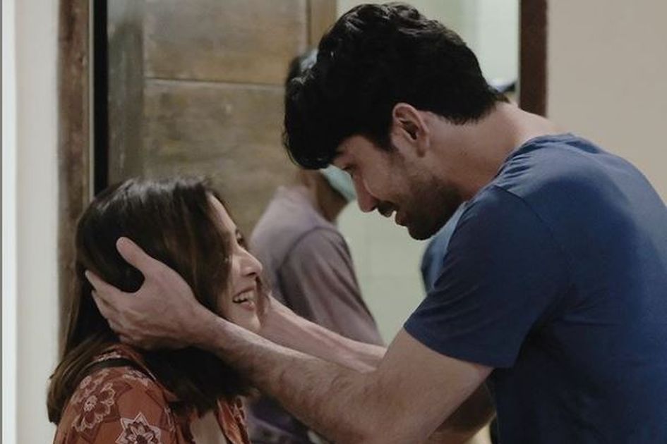 Prilly Latuconsina Peluk Mesra Reza Rahadian Jantung Netizen Melorot Sampai Paksa Sang Aktris Dan Aktor Agar Melangkah Ke Pelaminan Alamat Nikah Ini Mah Jodoh Percaya Deh Semua Halaman Grid Id